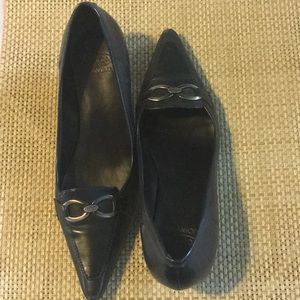 CIRCA Joan and David kitten heel pumps